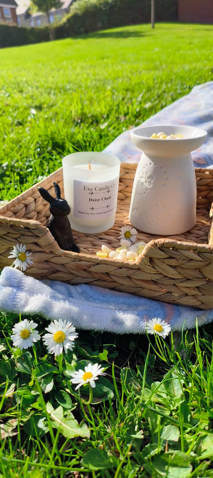 Close up of Daisy, Daisy Chain, soy wax candle, soy wax melts, scented candle and wax tarts. Luxury soy wax candle