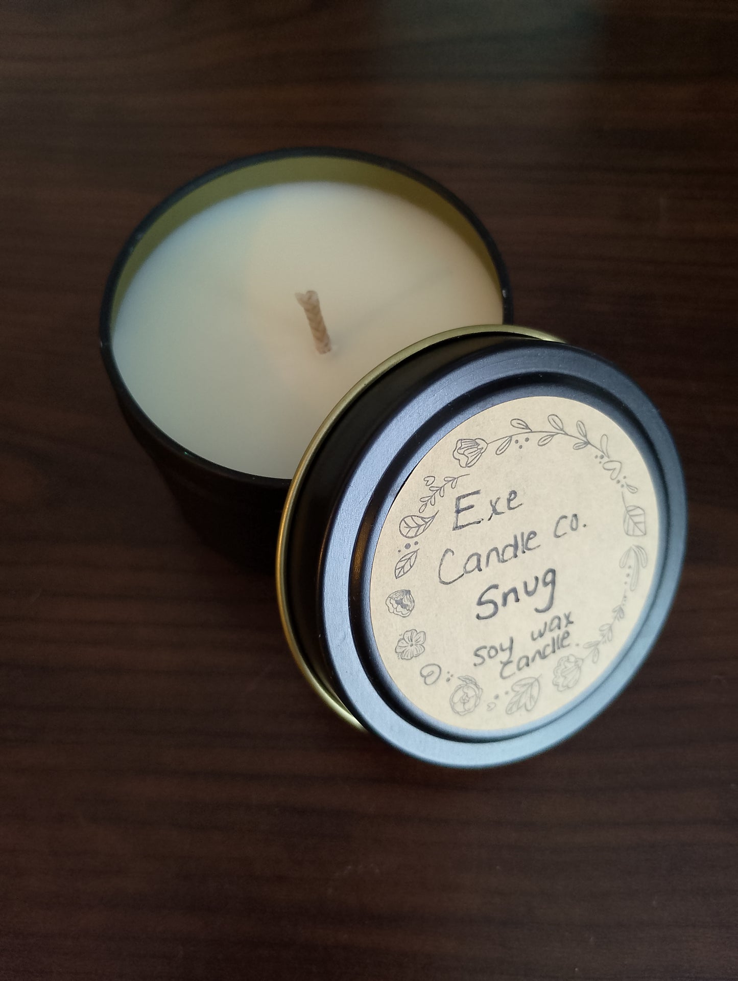 apple and cinnamon scented candle tin