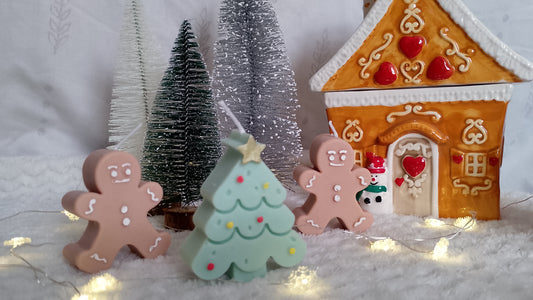 Christmas candle, gingerbread man, Christmas tree, snowlfake soy wax, handmade in Devon. Gift guide