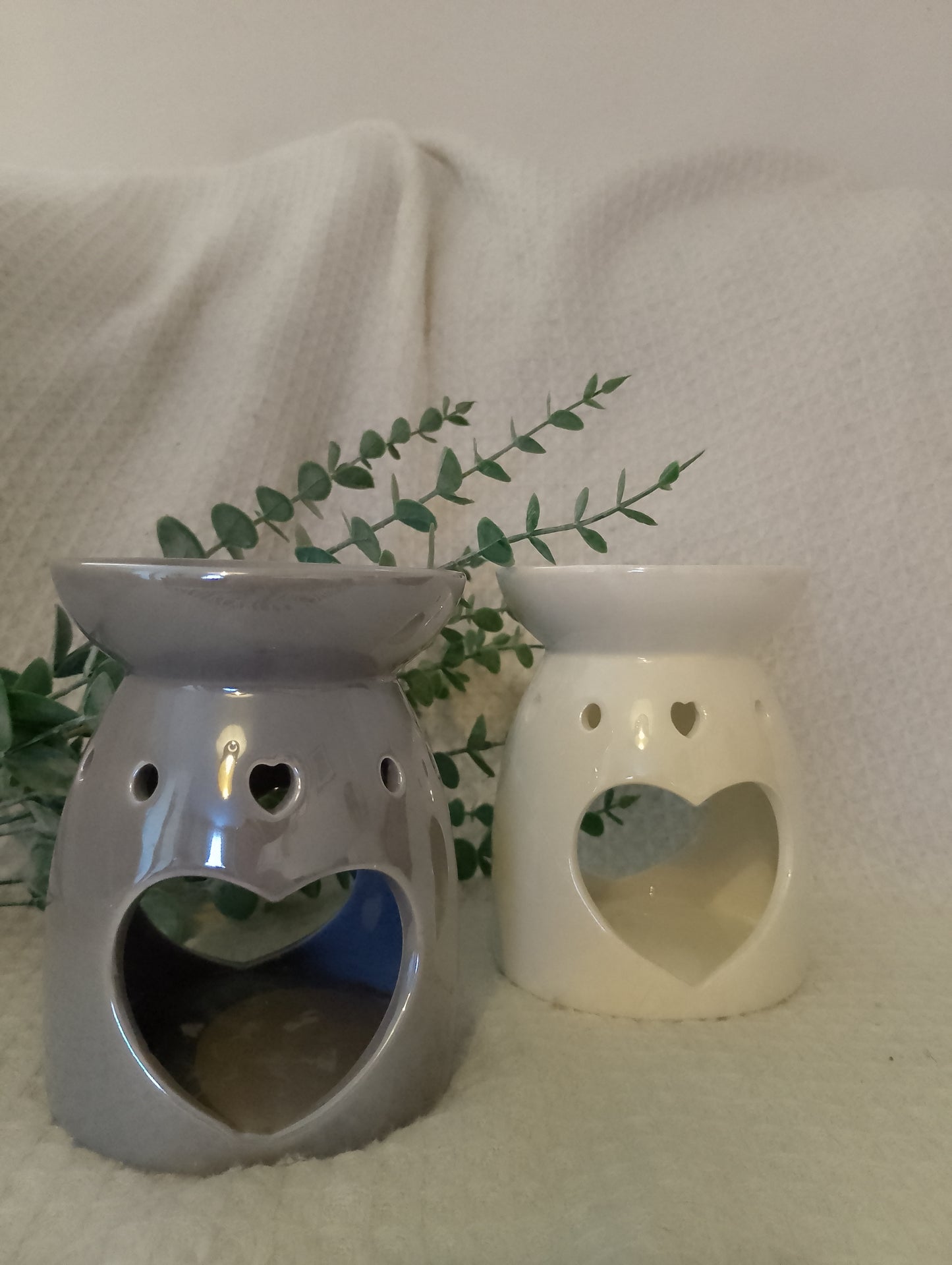 grey and white wax burner / melter