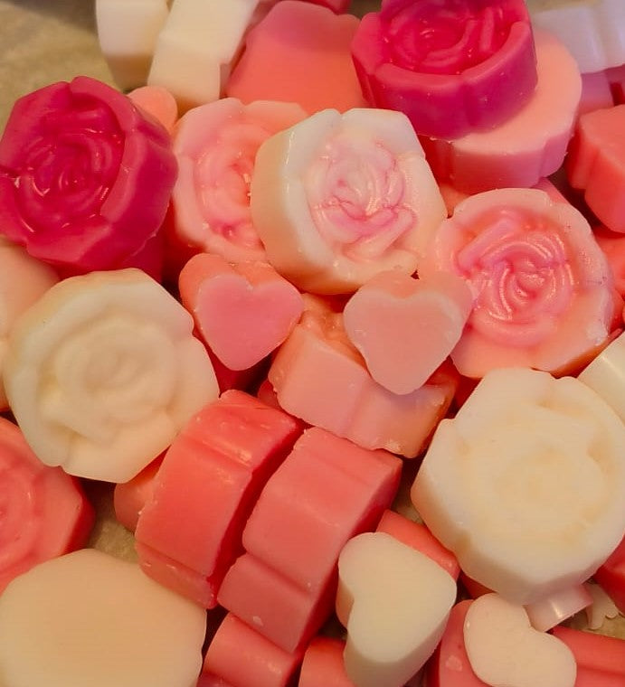 Scented soy wax collection - 'Snug' Apple and Cinnamon scented soy wax melts